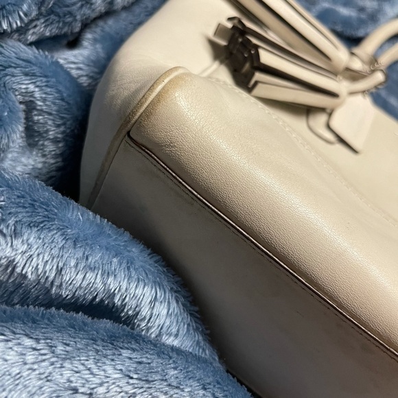 COACH PURSE CREAM COLOR TASSLE - Picture 4 of 6